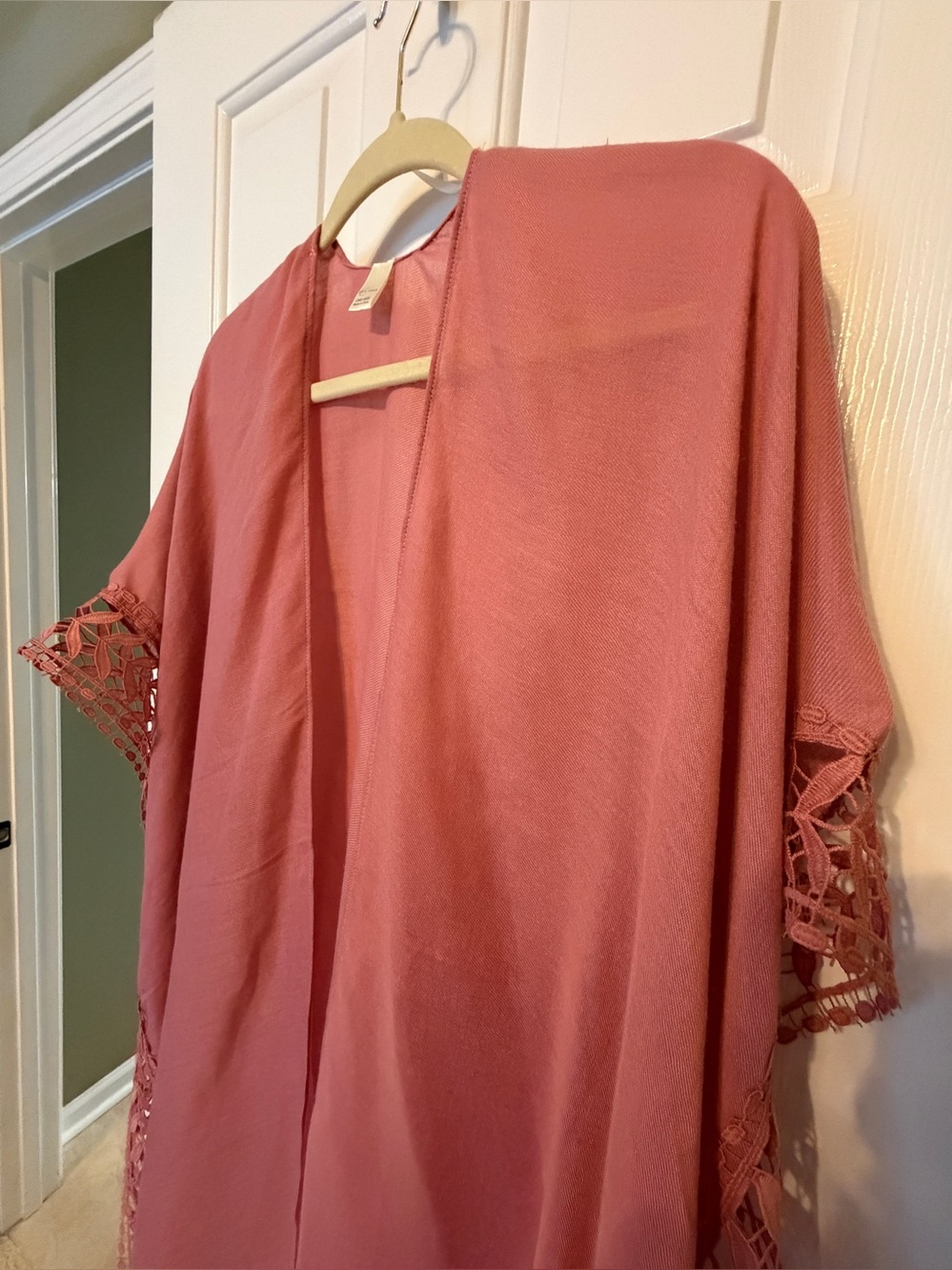 Cato Kimonos *Set of 2* Dusty Rose With Lace Accents & Cream With Embroidery OS - Picture 4 of 16